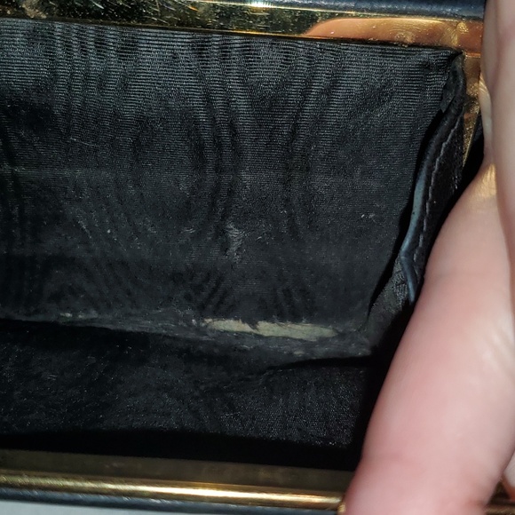 CHANEL CC Logo Black Caviar Kisslock Long Bifold Wallet - Picture 11 of 11